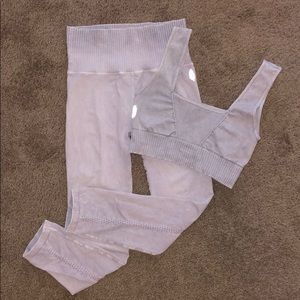 Good Karma Sports bra and 7/8 leggings in ice grey
